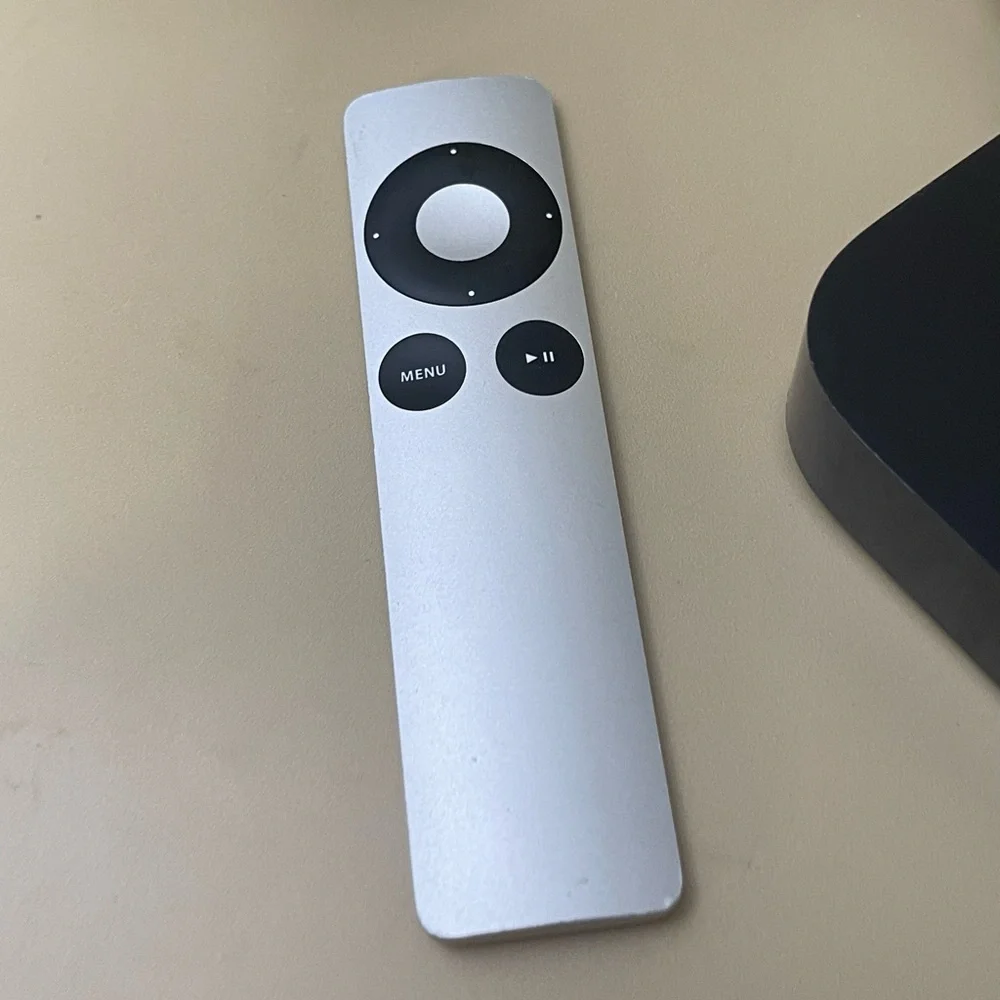 Apple TV A1427 (3rd Generation) Black Streaming Device with Remote and Cable - Picture 13 of 15